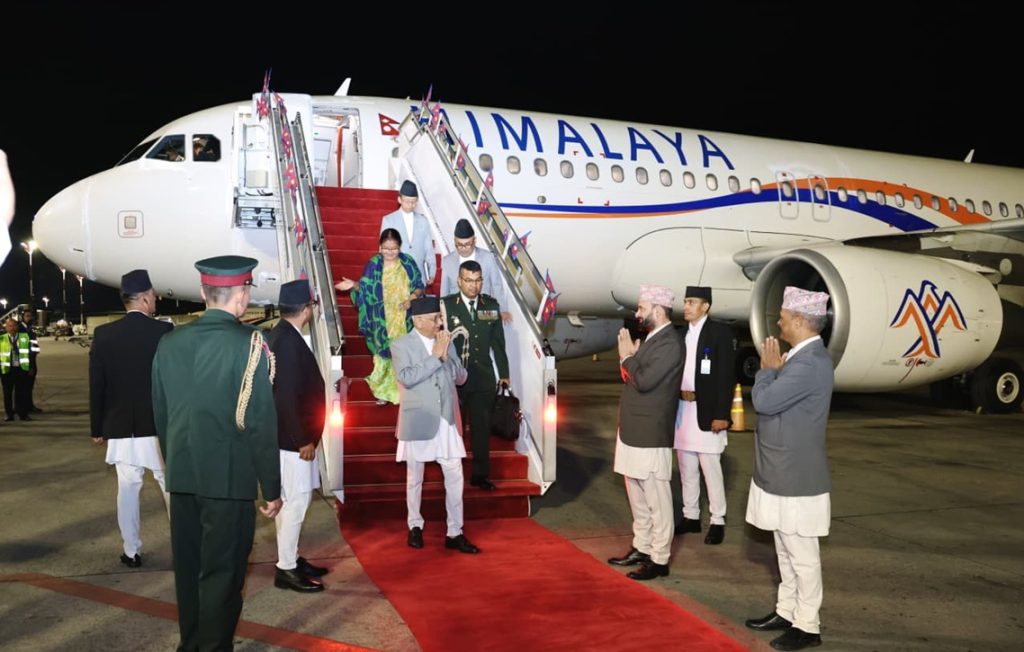 प्रधानमन्त्री ओली स्वदेश फिर्ता