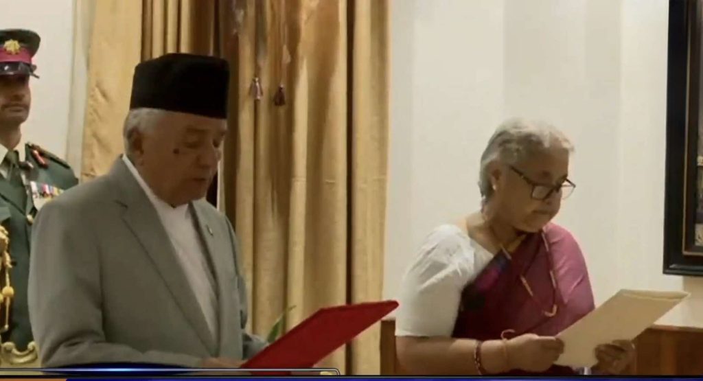 नवनियुक्त प्रधानमन्त्री कार्कीले लिइन सपथ