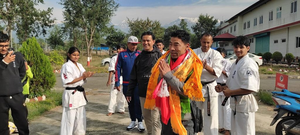पोखरामा अन्तर्राष्ट्रिय कराँते प्रशिक्षक अशोक लामा रुम्बालाई स्वागत