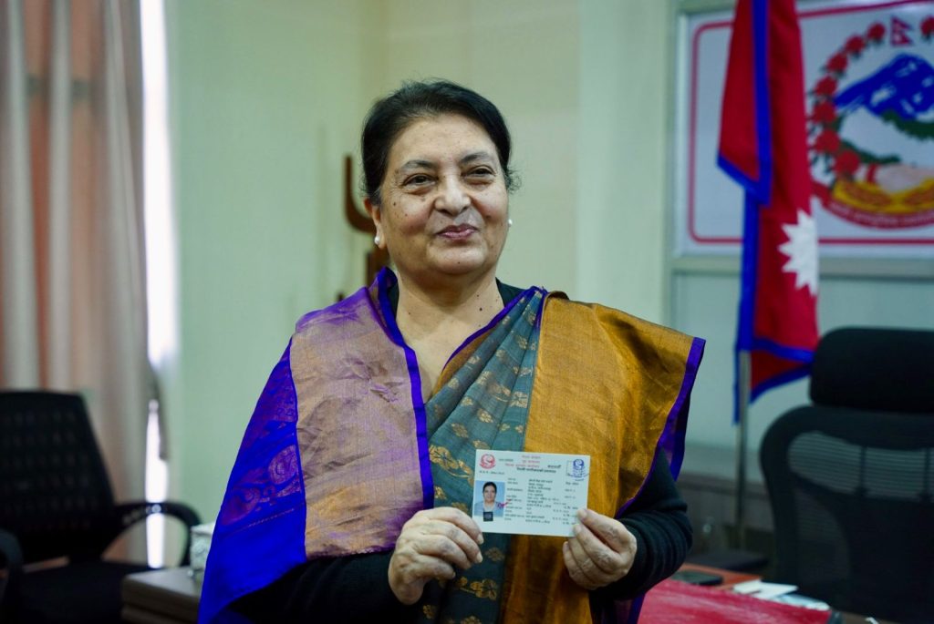 पूर्वराष्ट्रपति भण्डारीले लिइन् प्रतिलिपि नागरिकता