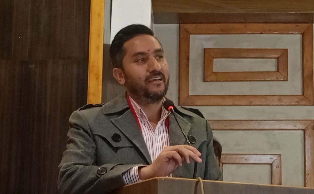 देश निर्वाचन तर्फ अगाडि बढिसक्यो : सञ्चार मन्त्री खरेल