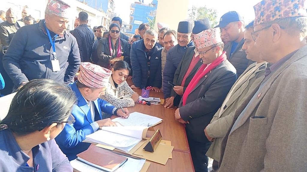 कास्की क्षेत्र नं. २ मा एमालेबाट रश्मि आचार्यले गरे उम्मेदवारी दर्ता