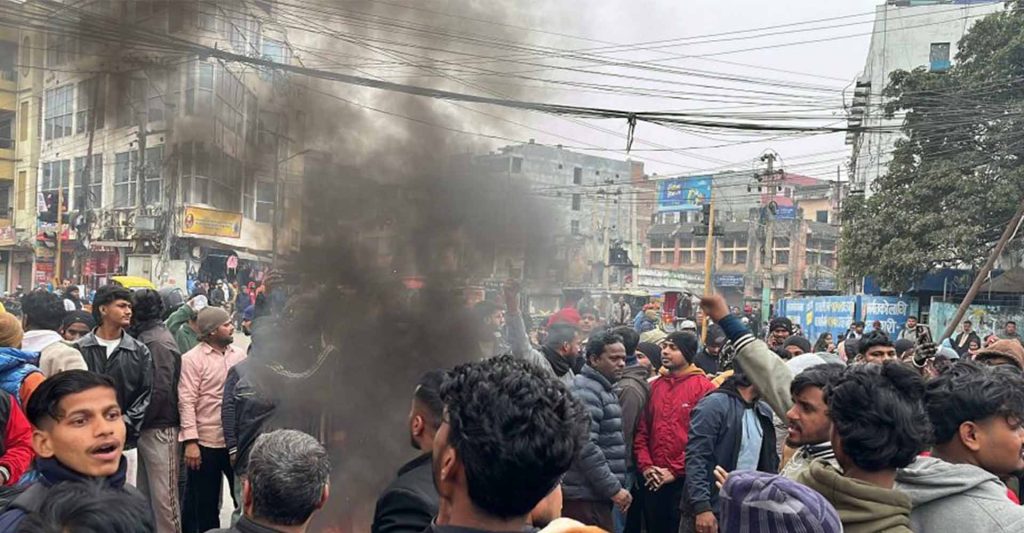 वीरगञ्जमा निषेधाज्ञा तोडेर प्रदर्शन, प्रहरी र हिन्दुवादी सङ्गठनबिच झडप