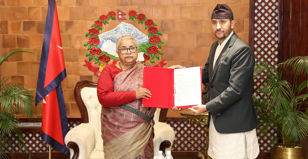 सञ्चारमन्त्री खरेलले दिए राजिनामा, ललितपुर २ मा उम्मेदवार बन्दै