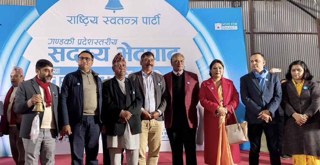 पूर्वमन्त्री खड्का, एमाले नेता अधिकारी र व्यवसायी थापा रास्वपा प्रवेश