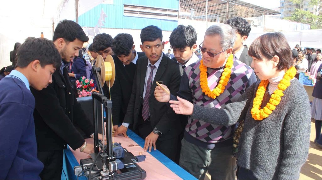 कुमुदिनी होम्समा बृहत् स्टिम प्रदर्शनी