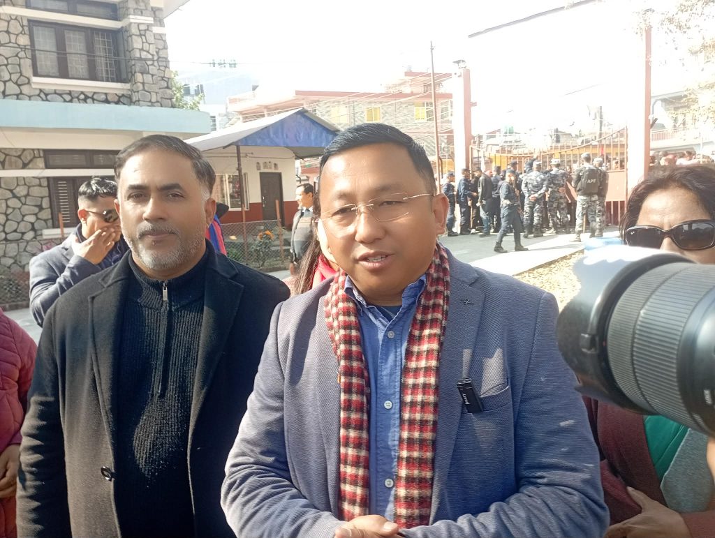 कास्की क्षेत्र नम्बर १  मा नेपाली कम्युनिष्ट पार्टीका राजकाजीले गराए उम्मेदवारी दर्ता