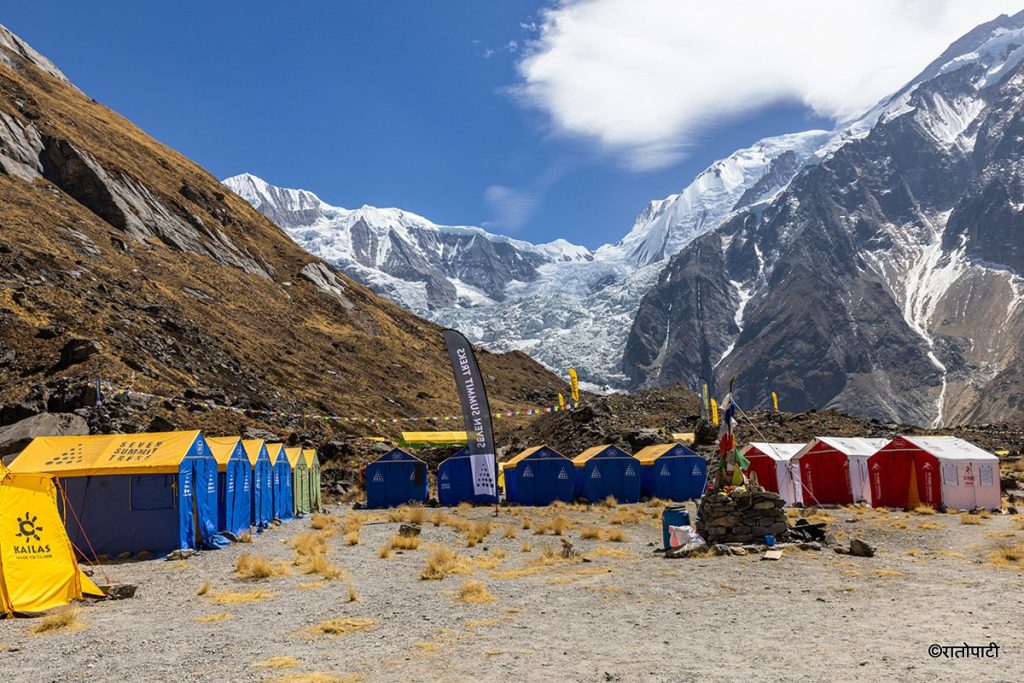 अन्नपूर्ण आधार शिविरमा विद्युत् र सञ्चार सुविधा विस्तारका लागि सर्वेक्षण