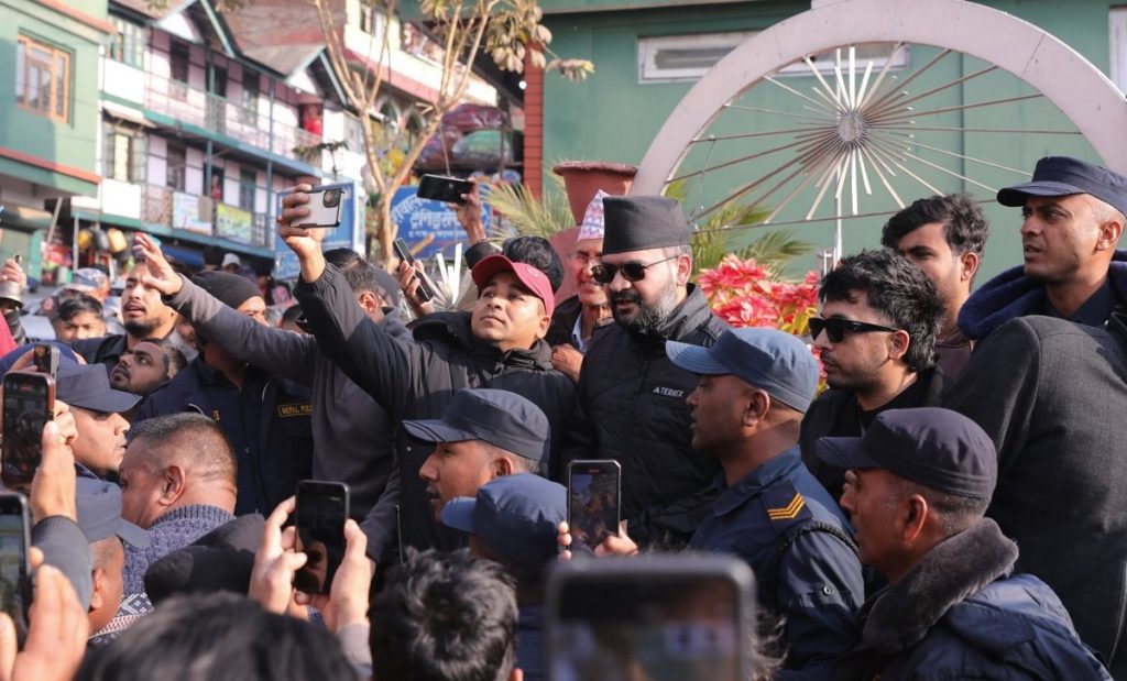 इलाम पुगेर बालेनले सुरु गरे घरदैलो