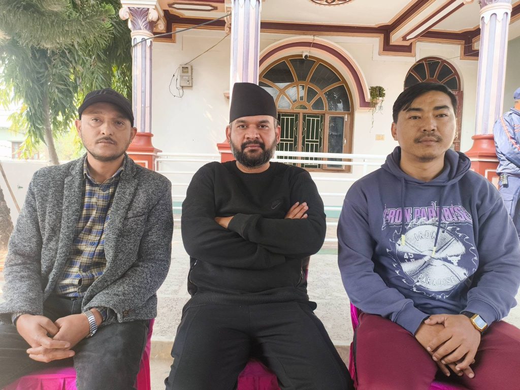 दमकमा एमालेलाई राजनीतिक धक्का : युवा सङ्घका दमक अध्यक्षले छाडे एमाले, बालेनको पक्षमा खुले