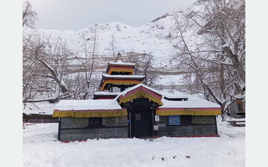 हिमपातपछि मुक्तिनाथ मन्दिर परिसर सुनसान, कागबेनीमै रोकिए दर्शनार्थी