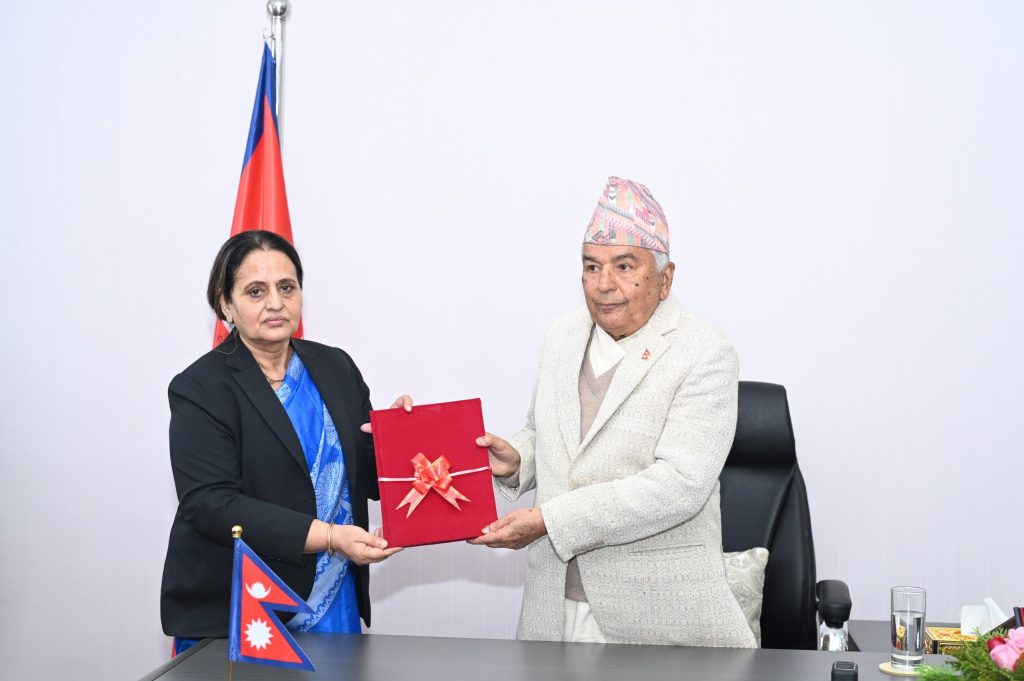 राष्ट्रपति पौडेलसमक्ष महान्यायाधिवक्ताको कार्यालयको वार्षिक प्रतिवेदन पेस