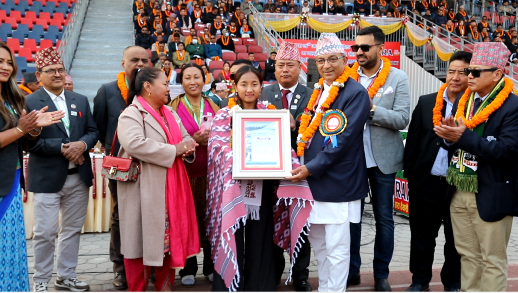 राष्ट्रिय फुटबल खेलाडी प्रिति राईसहितलाई सहारा क्लवको सम्मान