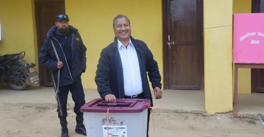 १८ वर्षपछि गरे विप्लवले मतदान