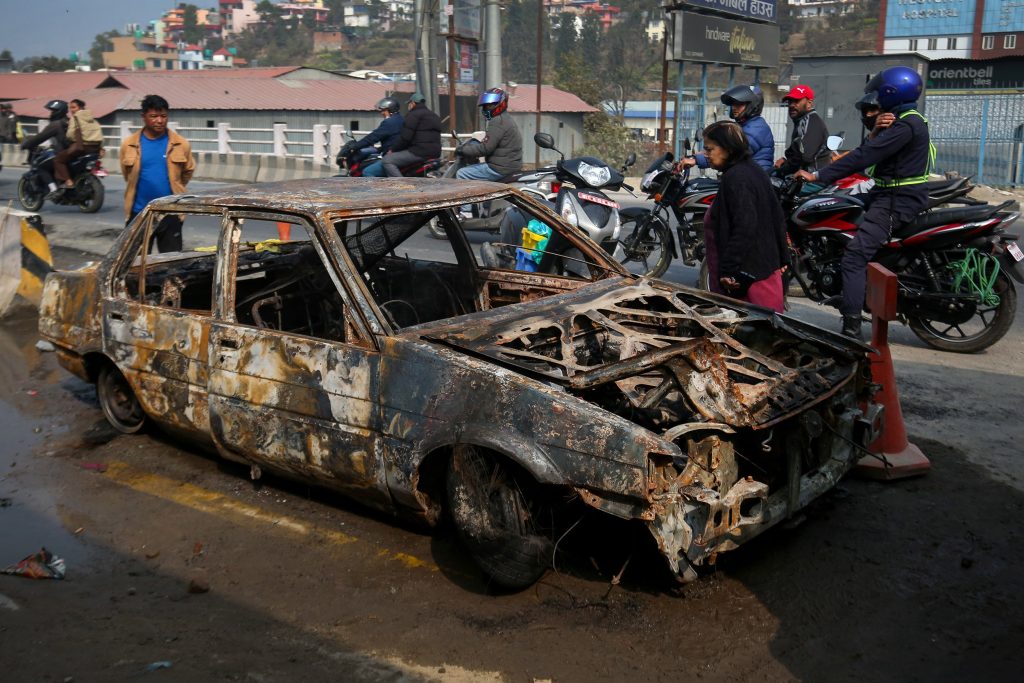काठमाडौंमा दुई वटा गाडीमा आगजनी
