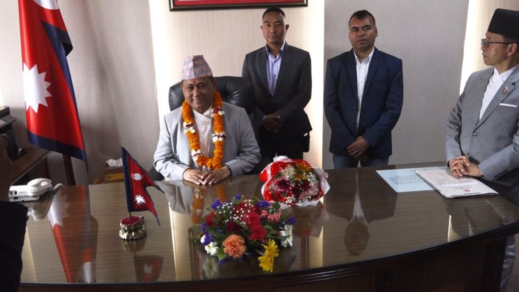 परराष्ट्रमन्त्री शिशिर खनालले गरे पदभार ग्रहण