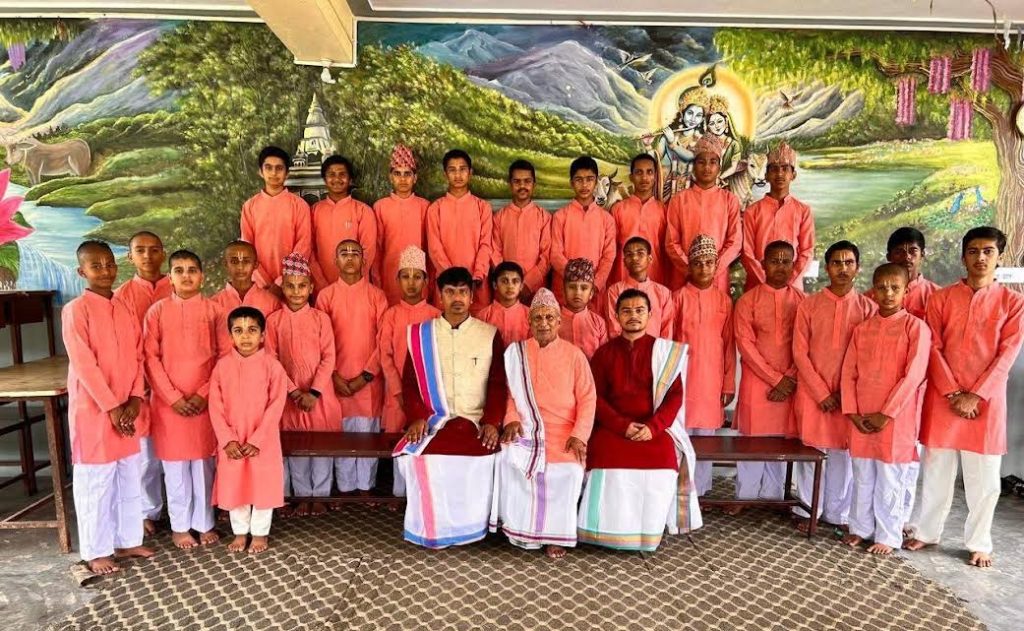 आवाशीय निशुल्क गुणस्तरीय शिक्षा मार्फत आकर्षण बढाउँदै राधाकृष्ण गुरुकुल