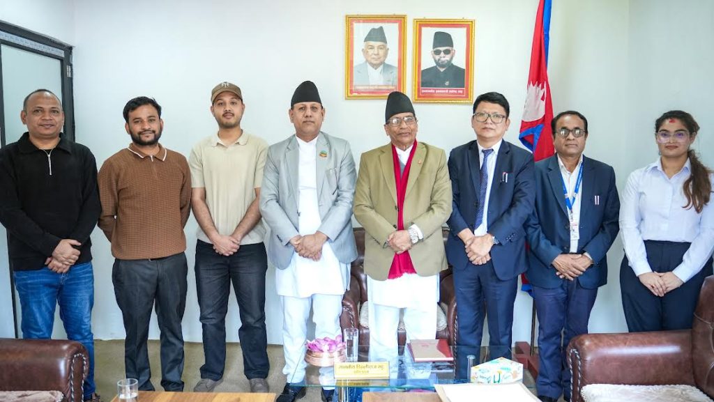 गण्डकी प्रदेश प्रमुख भट्टसमक्ष मुस्लिम आयोगको वार्षिक प्रतिवेदन पेस