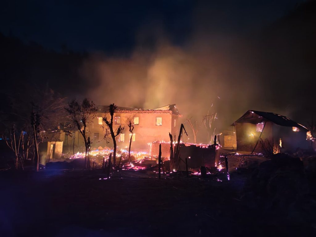 प्यूठानको छेडाघाटमा मध्यरातमा आगलागी : १३ घरगोठ जले, ८९ चौपाया मरे