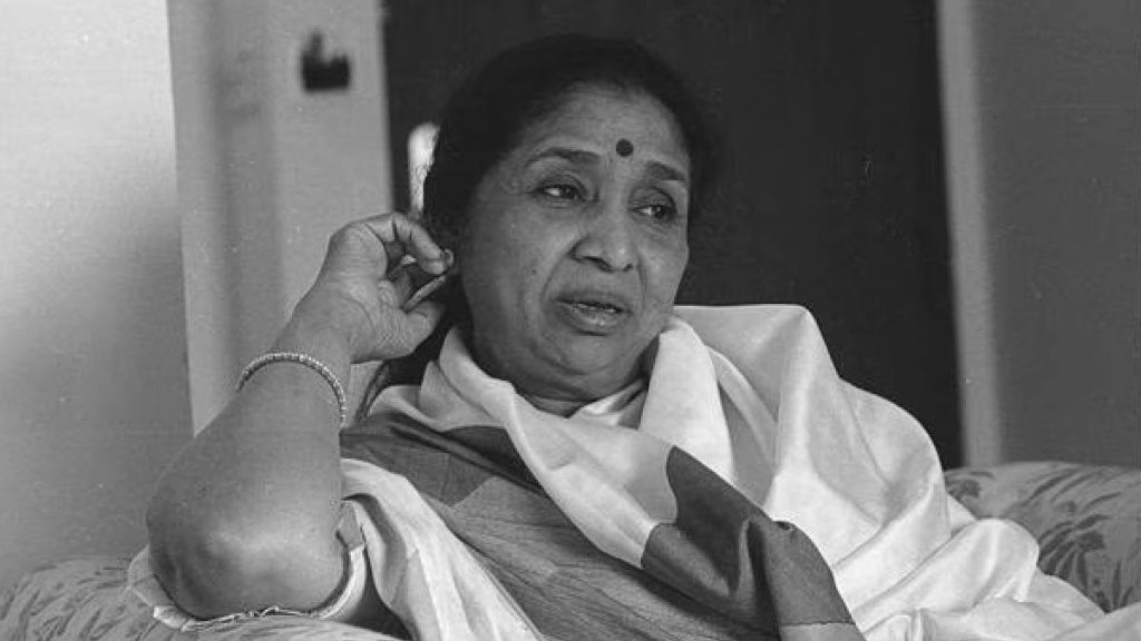 भारतीय चर्चित गायिका आशा भोसलेको निधन