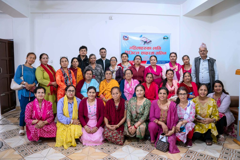 पोखरा– १२ का आमाहरुलाई स्मार्ट फोन तथा सामाजिक सञ्जाल सम्बन्धी तालिम