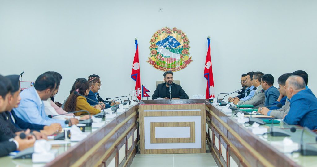 प्रधानमन्त्रीद्वारा बागमतीका सांसदसँग छलफल