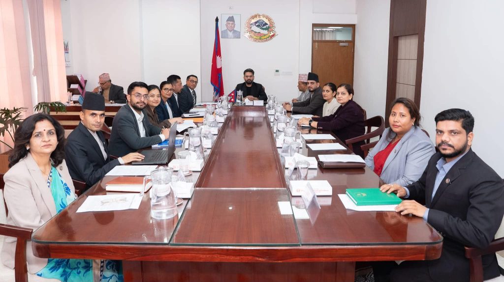 मन्त्रिपरिषद् बैठक जारी