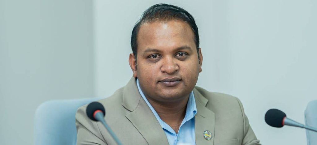 श्रममन्त्री दीपककुमार साह पदमुक्त