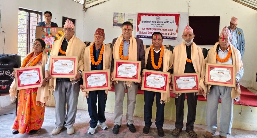 भूतपूर्व विद्यार्थी मञ्च आनन्द ज्योतिको भित्तेपात्रो बिमोचन एवं सम्मान