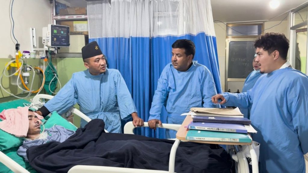 गृहमन्त्री गुरुङले केएमसी पुगेर जेनजी आन्दोलनका घाइतेको स्वास्थ्य अवस्थाबारे लिए जानकारी