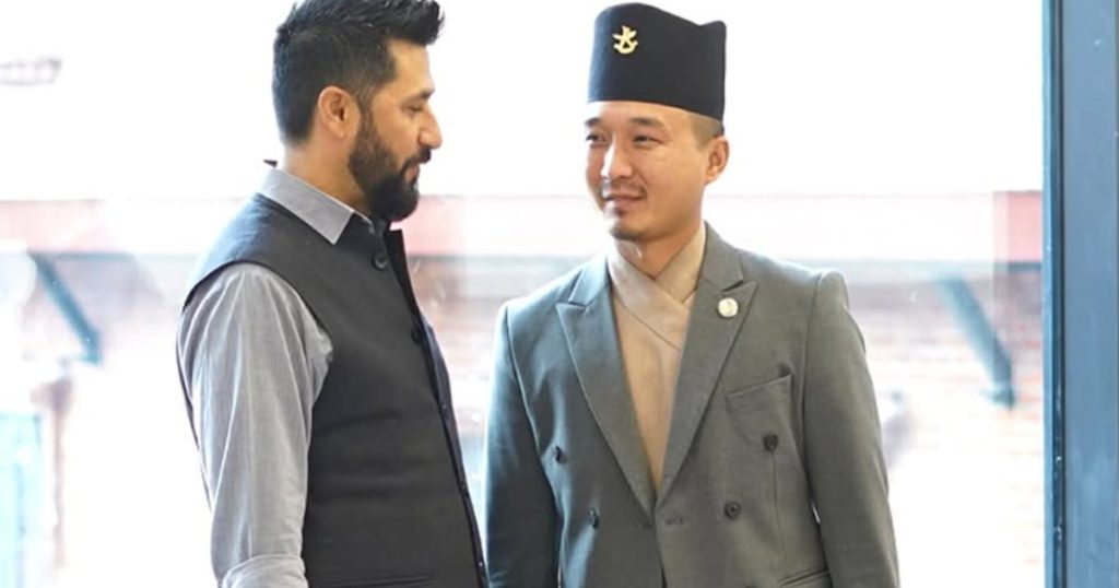 गृहमन्त्री गुरुङ सभापति लामिछानेलाई भेट्न बूढानीलकण्ठ पुगे