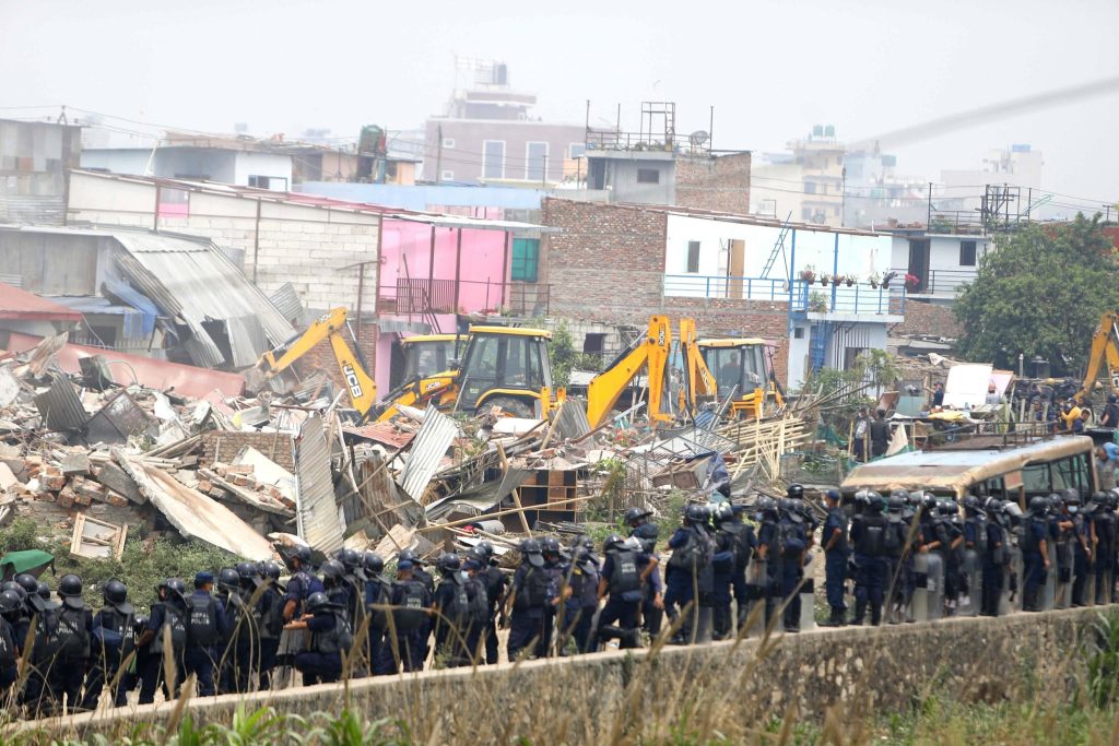 गैरीगाउँ र मनोहरा सुकुमबासी बस्तीमा आज पनि डोजर परिचालन