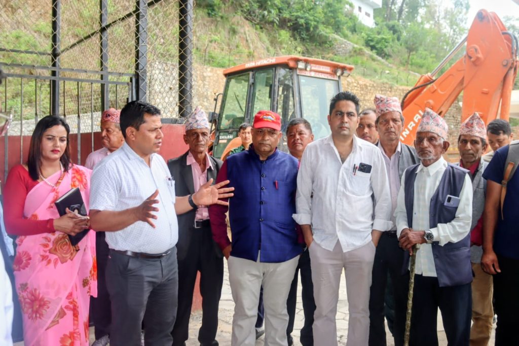 गल्याङमा सुरक्षित आवासका लागि जस्ता पाता वितरण