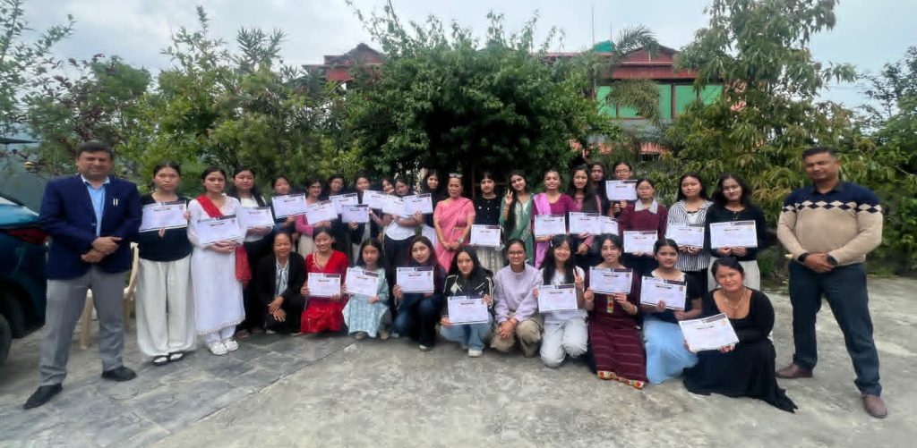 पश्चिमाञ्चल माविमा ‘सेल्फ मेकअप’ सम्बन्धि तालिम