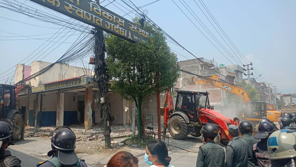 फिर्केखोला खोलाघर भित्रका संरचनामा भत्काउन थालियो