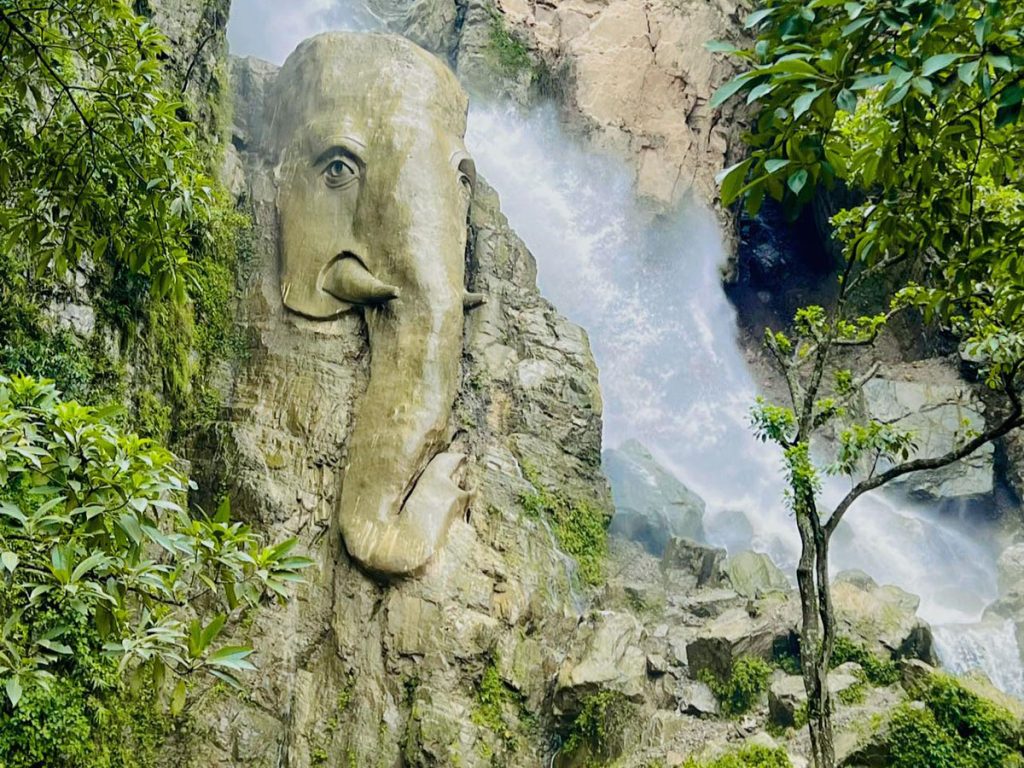 पर्यटकको आकर्षणको केन्द्र बन्दै ऐना पहरा