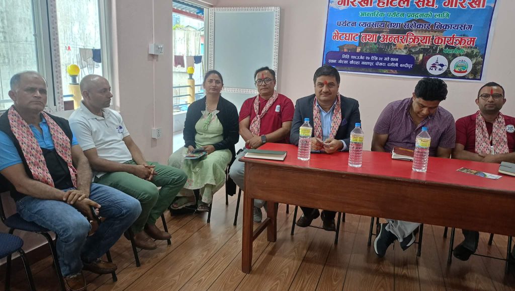 गोरखाका पर्यटन व्यवसायी गोरखा धुम्न निम्तो दिँदै पोखरामा