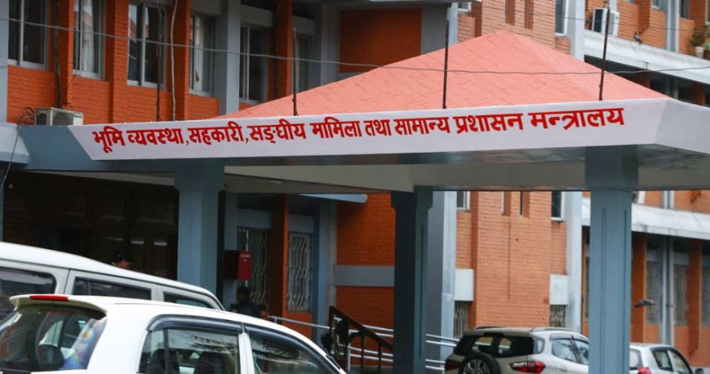 बिदा सकिएर पनि कार्यक्षेत्रमा नफर्कने कर्मचारीलाई ३ दिनभित्र हाजिर नभए कारबाही गर्ने चेतावनी