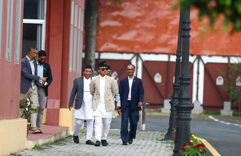 राष्ट्रपति कार्यालय पुगे सुधन र महावीर : शपथको तयारी