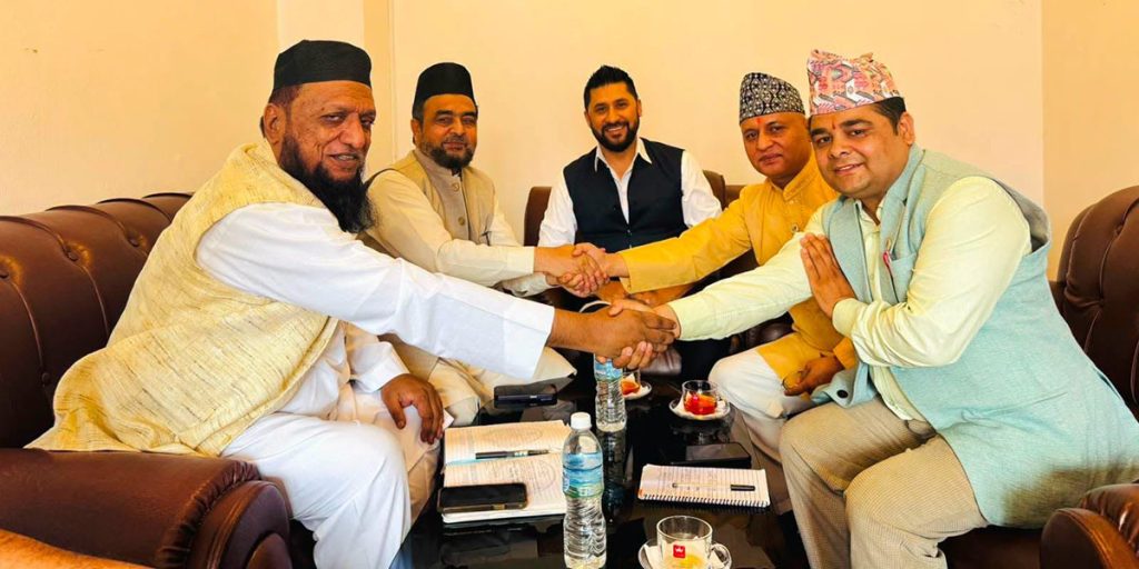 रविसँगको छलफलपछि धार्मिक अगुवाले हात मिलाएर दिए एकताको सन्देश