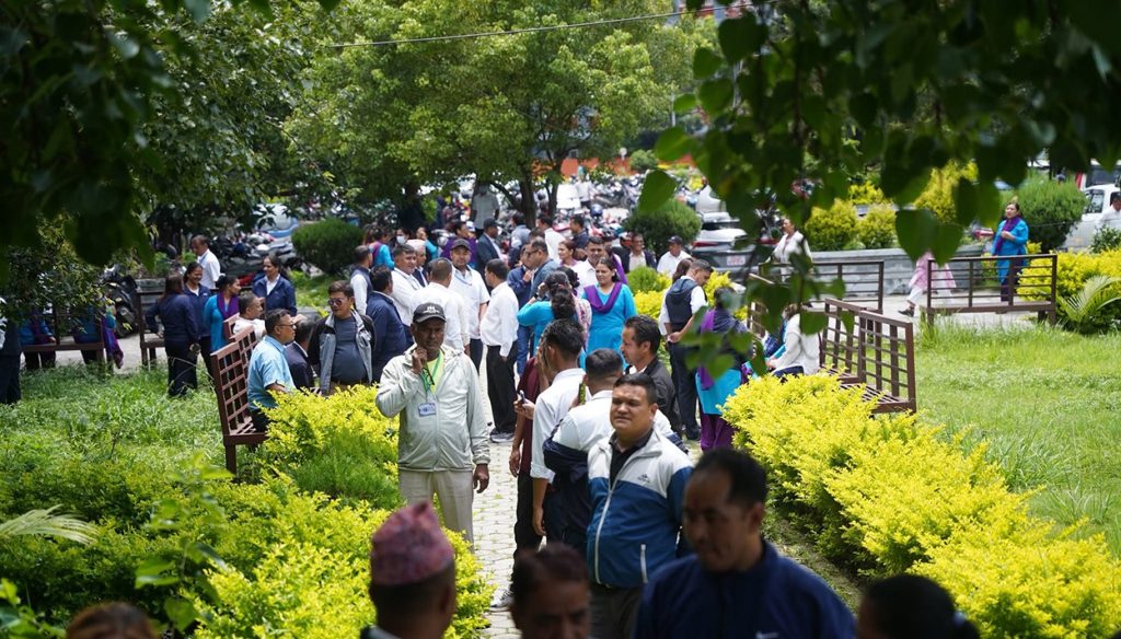 सिंहदरबारभित्र अस्थायी र ज्यालादारी कर्मचारीको विरोध प्रदर्शन