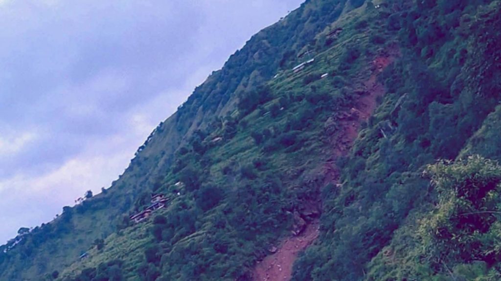 रोल्पाको थबाङमा पहिरोमा परेर तीन जनाको ज्यान गुम्यो, ९ जना बेपत्ता