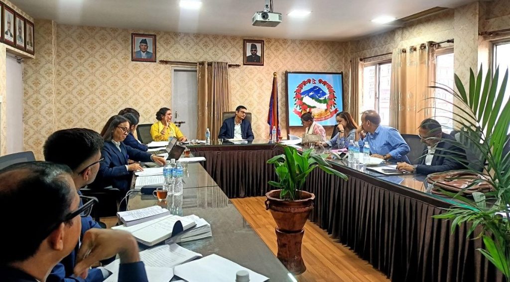 अनसनरत नर्स र स्वास्थ्य मन्त्रालयका प्रतिनिधिबिच वार्ता सुरु