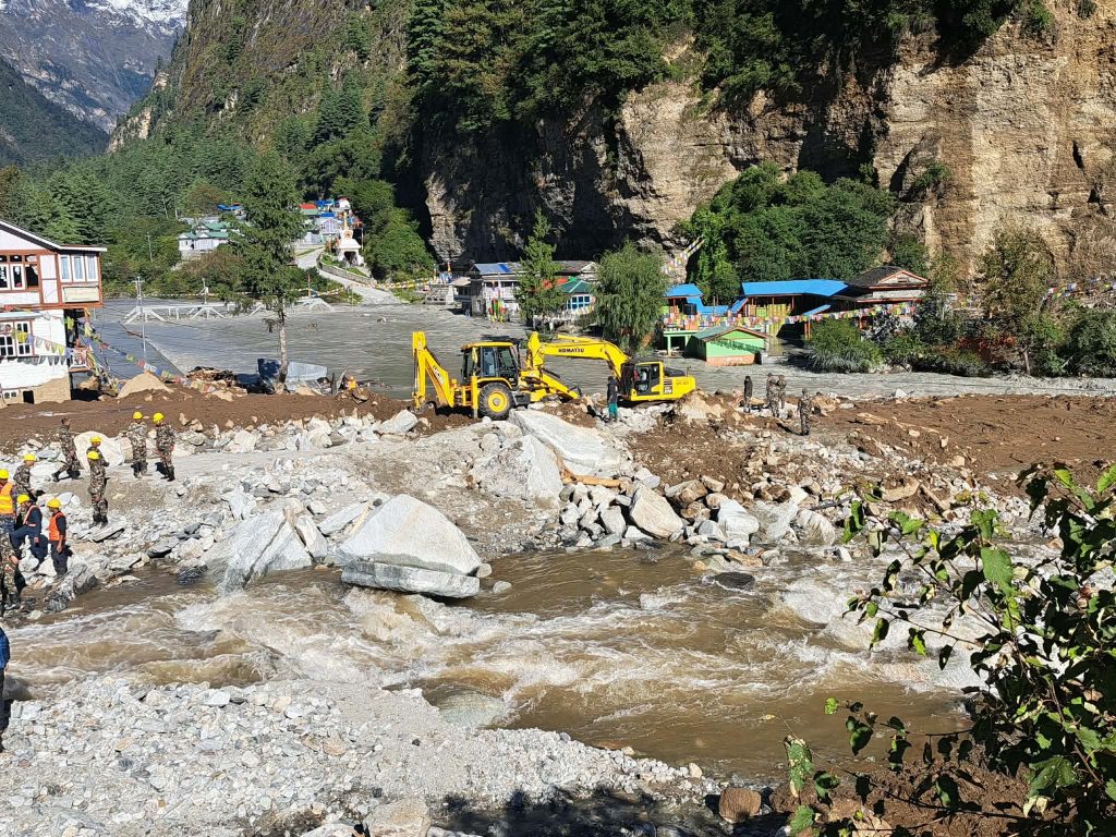 थुनिएको मर्स्याङ्दी नदी खोल्ने काम सुरु, तटीय क्षेत्रका बस्ती डुबानमा