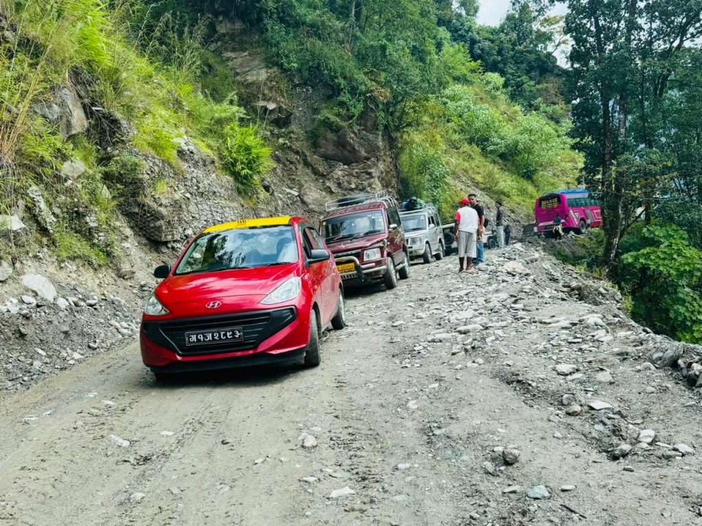 नयाँपुल–बिरेठाँटी–घान्द्रुक सडकमा पूर्ण रुपमा यातायात सेवा सञ्चालन