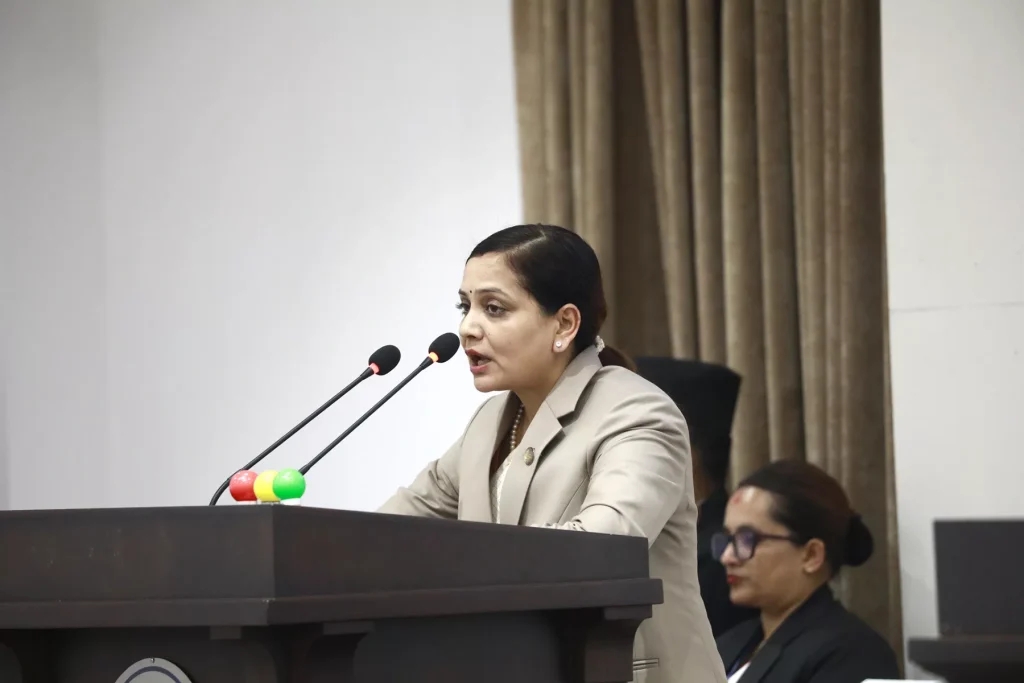 सुत्केरी पत्नीको स्याहारका लागि पुरुष कर्मचारीलाई ४२ दिन बिदा दिन प्रस्ताव