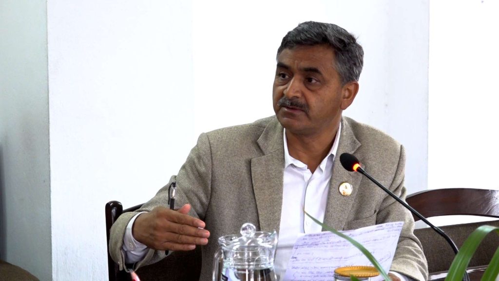ओलीको कार्यशैलीप्रति प्रश्न : ठाकुर गैरेले भने, ‘सबै पदाधिकारी खारेज गरेर एकल अध्यक्ष बन्नुस’