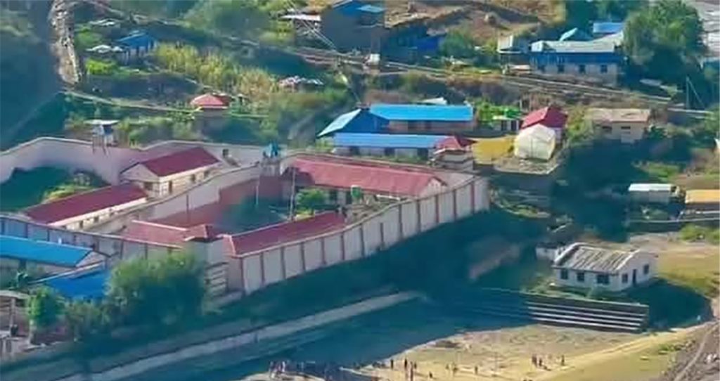 डोल्पा कारागारबाट सुरुङ खनेर ८ जना कैदी फरार