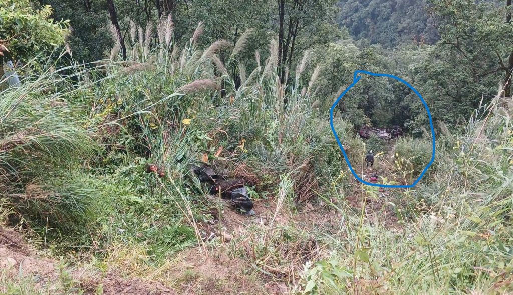 पोखराको माझठानामा स्कूल बस दुर्घटना, १८ जनाको उद्धार